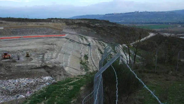 "Discariche aperte fino al 2035 e bollette quadruplicate"