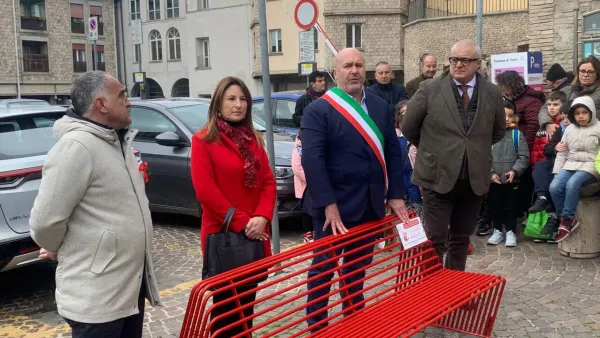 Panchina rossa a Palazzo Spada per le vittime della violenza