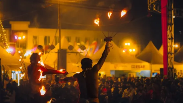 Il Consiglio approva il regolamento per gli artisti di strada